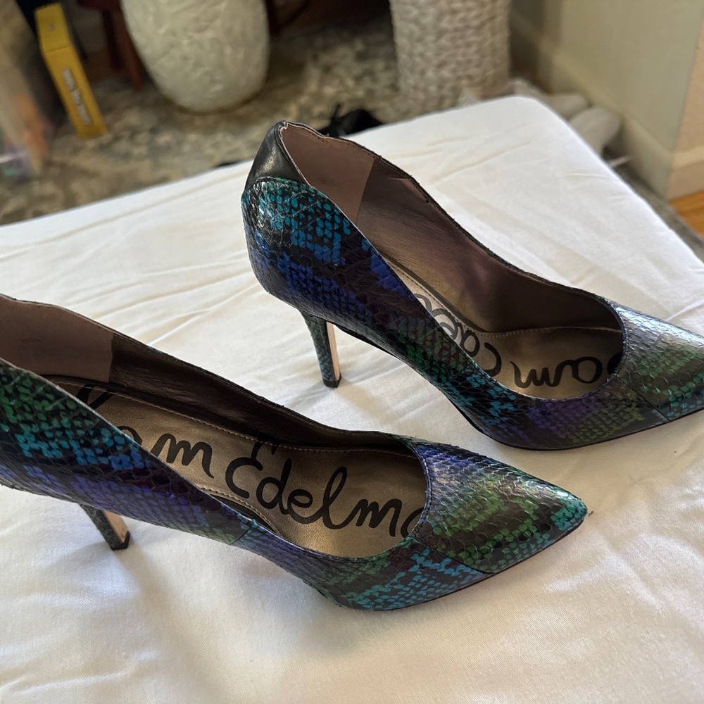 Shoes - Picture 4 of 4